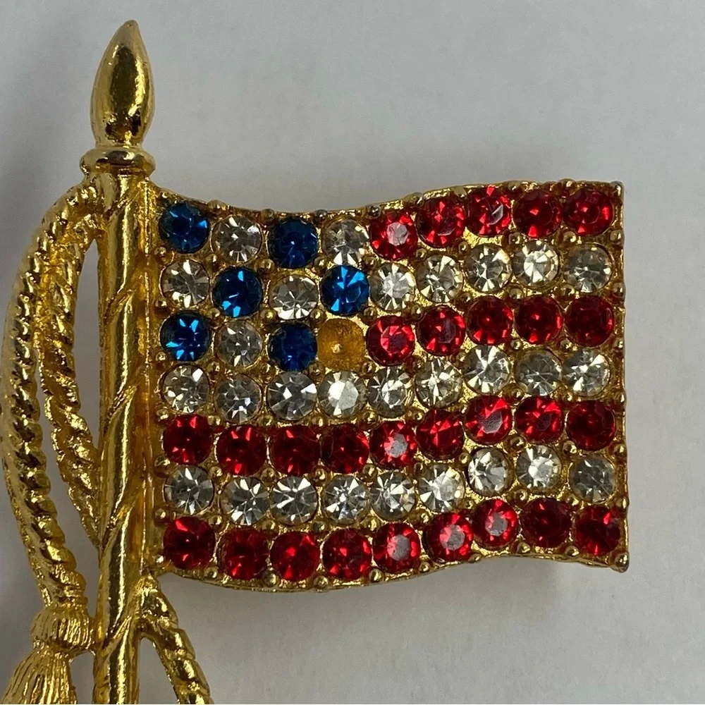 Vintage Rafaelian Rhinestone American Flag With Wreath Brooch Set Patriotic